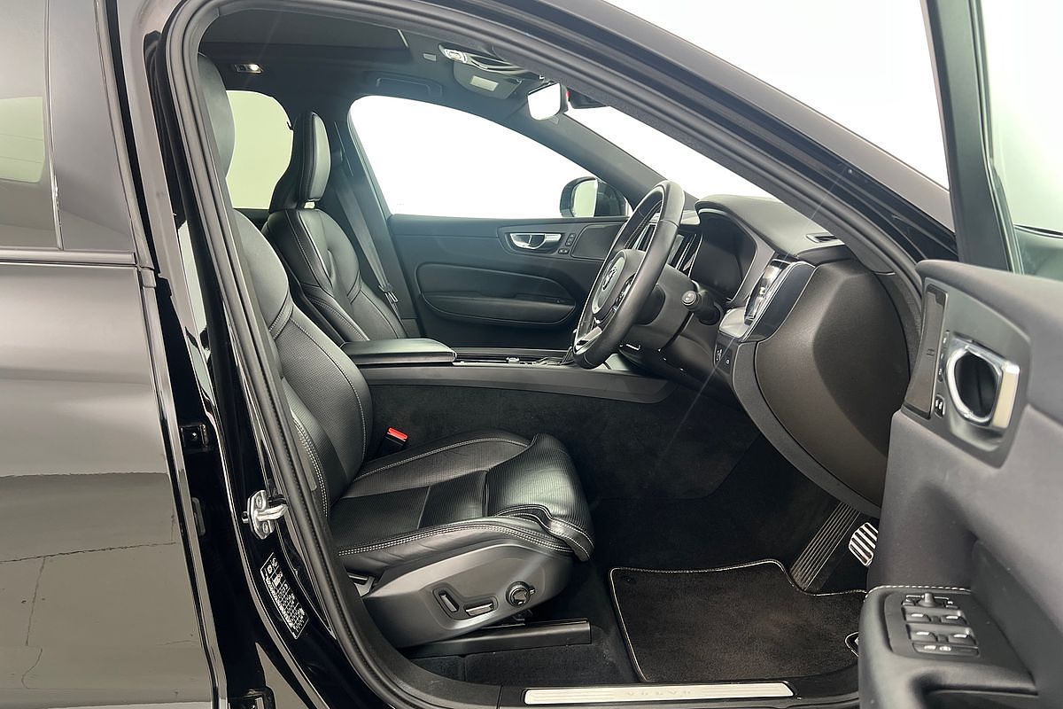 2021 Volvo XC60 T6 R-Design