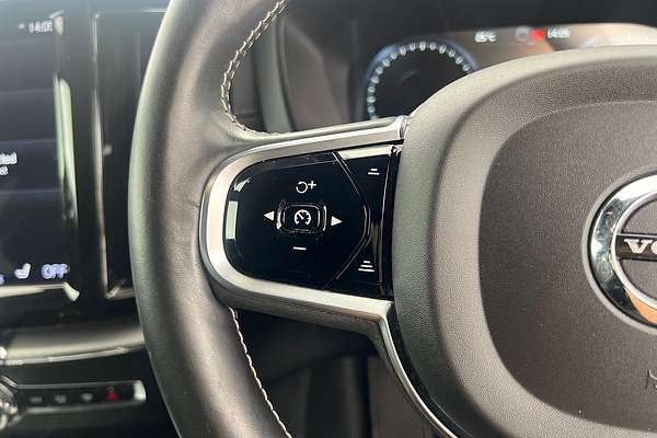 2021 Volvo XC60 T6 R-Design thumb-11