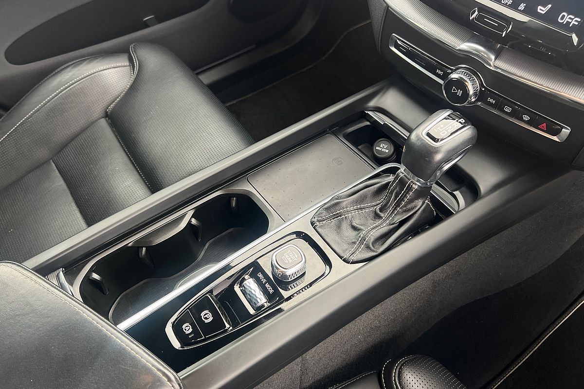 2021 Volvo XC60 T6 R-Design