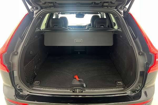 2021 Volvo XC60 T6 R-Design thumb-17