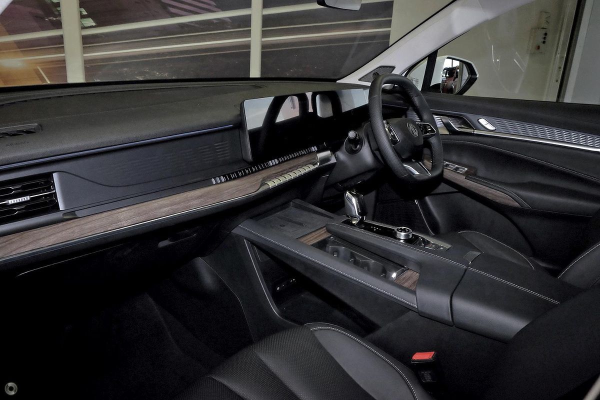 2025 MG QS Essence IS31