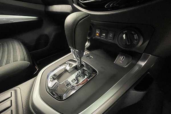 2025 Nissan Navara ST D23 4X4