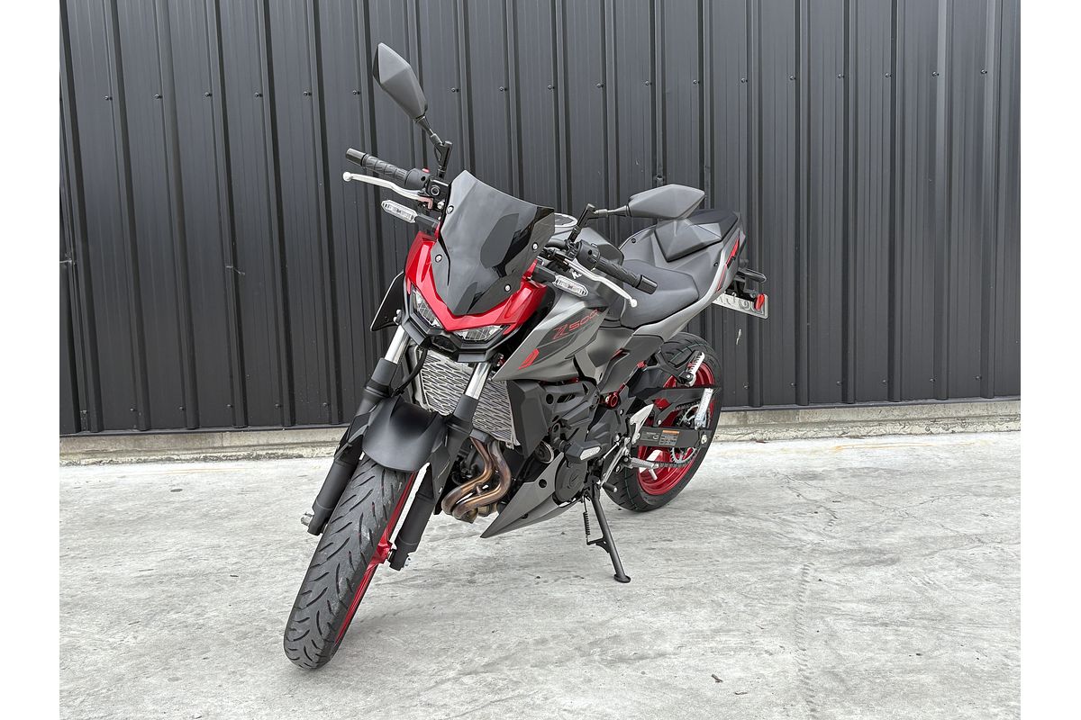 2025 Kawasaki Z500 SE