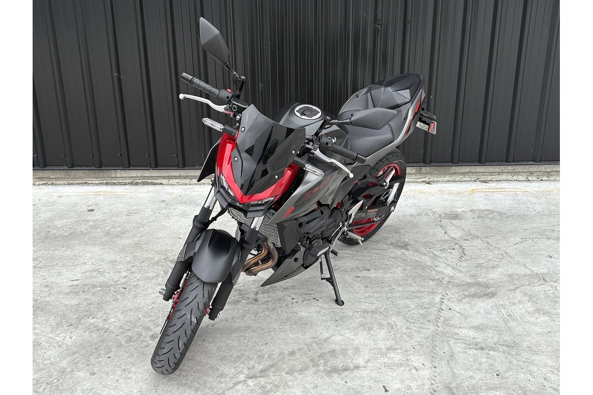 2025 Kawasaki Z500 SE