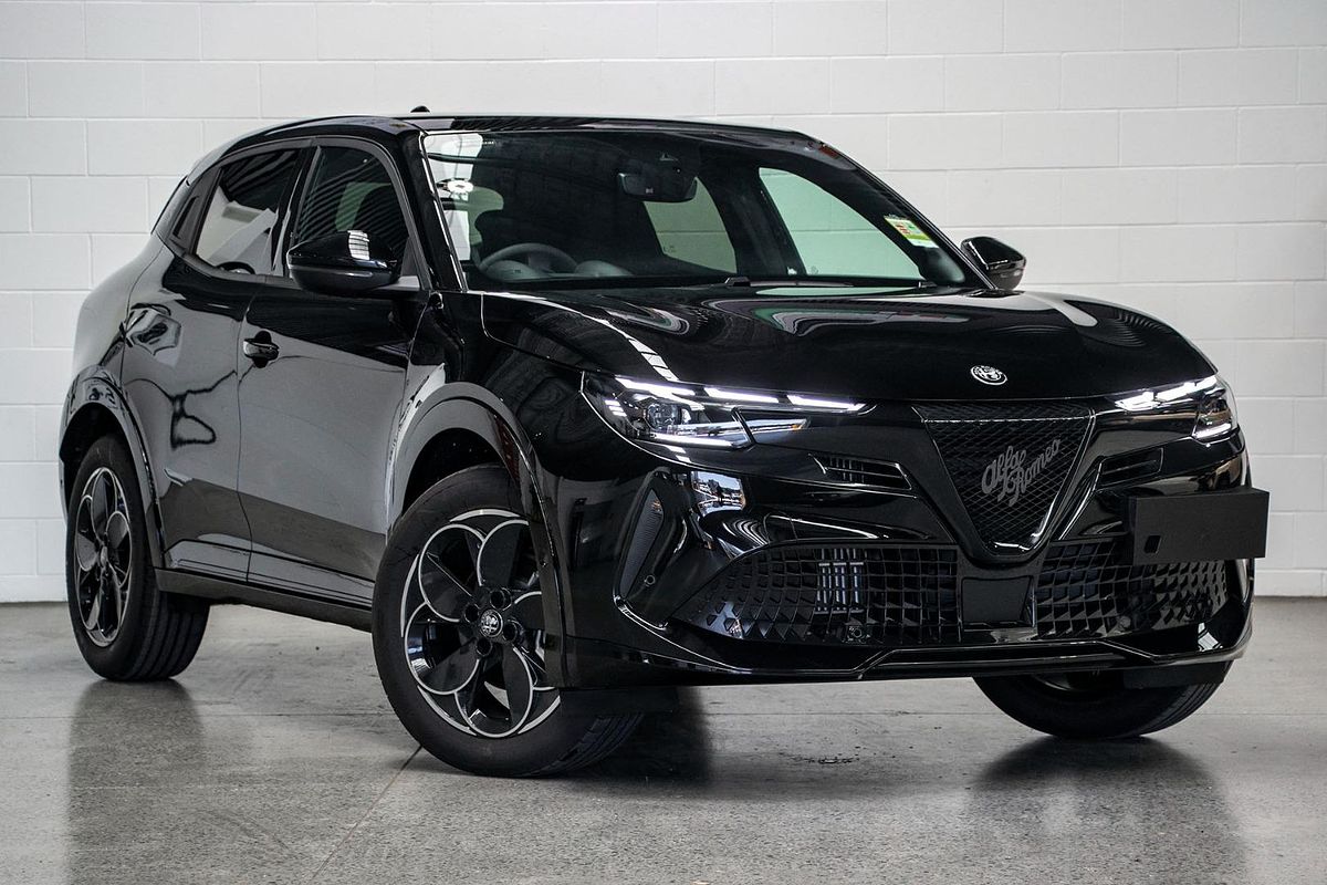 2025 Alfa Romeo Junior Ibrida