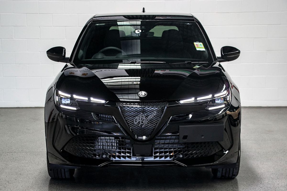 2025 Alfa Romeo Junior Ibrida