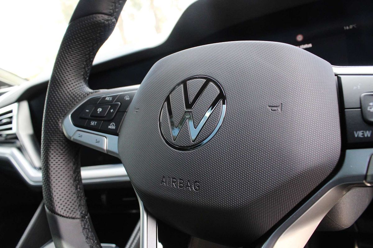 2025 Volkswagen Touareg 210TDI R-Line RC