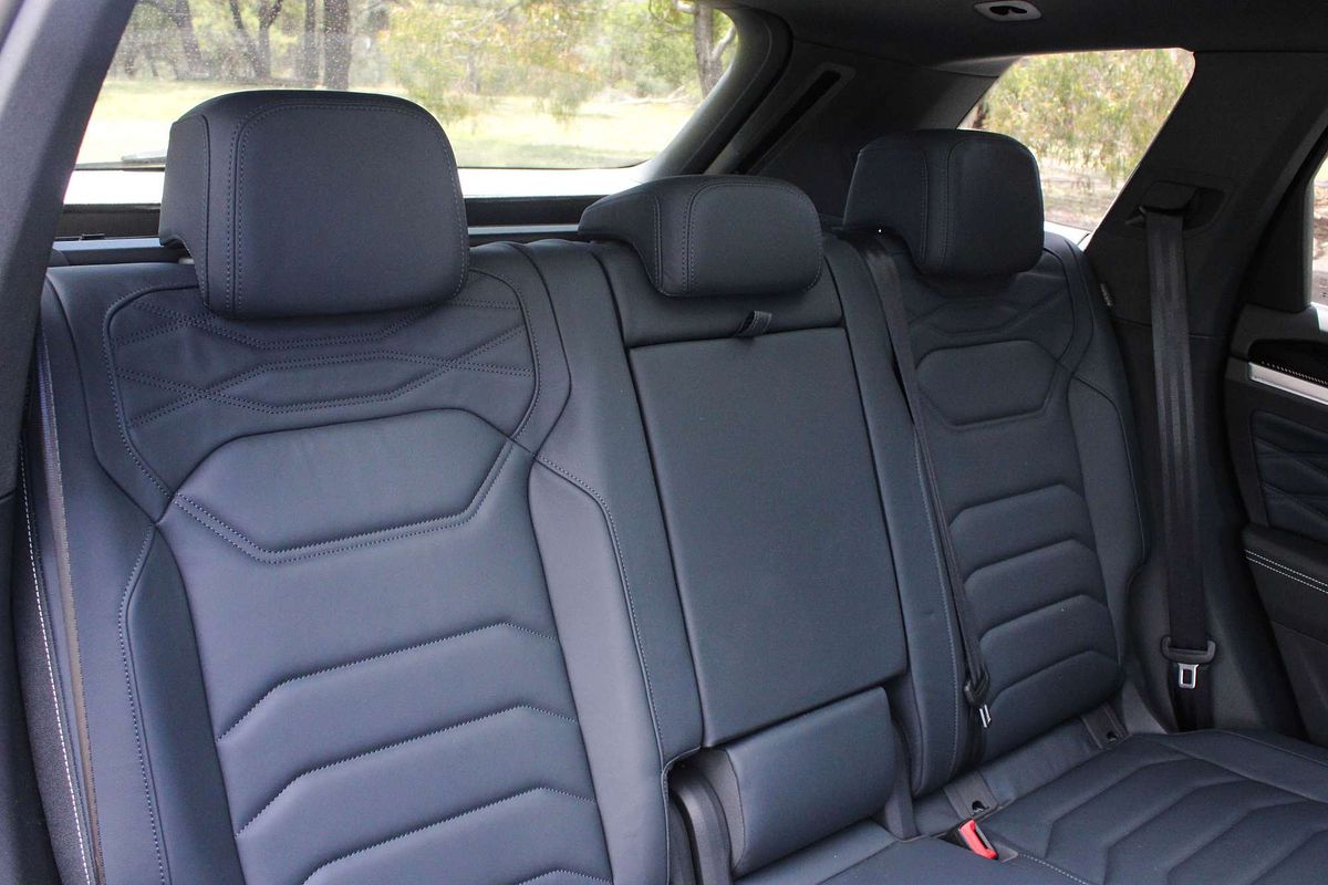 2025 Volkswagen Touareg 210TDI R-Line RC