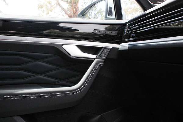 2025 Volkswagen Touareg 210TDI R-Line RC