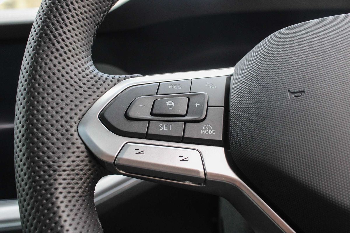 2025 Volkswagen Touareg 210TDI R-Line RC