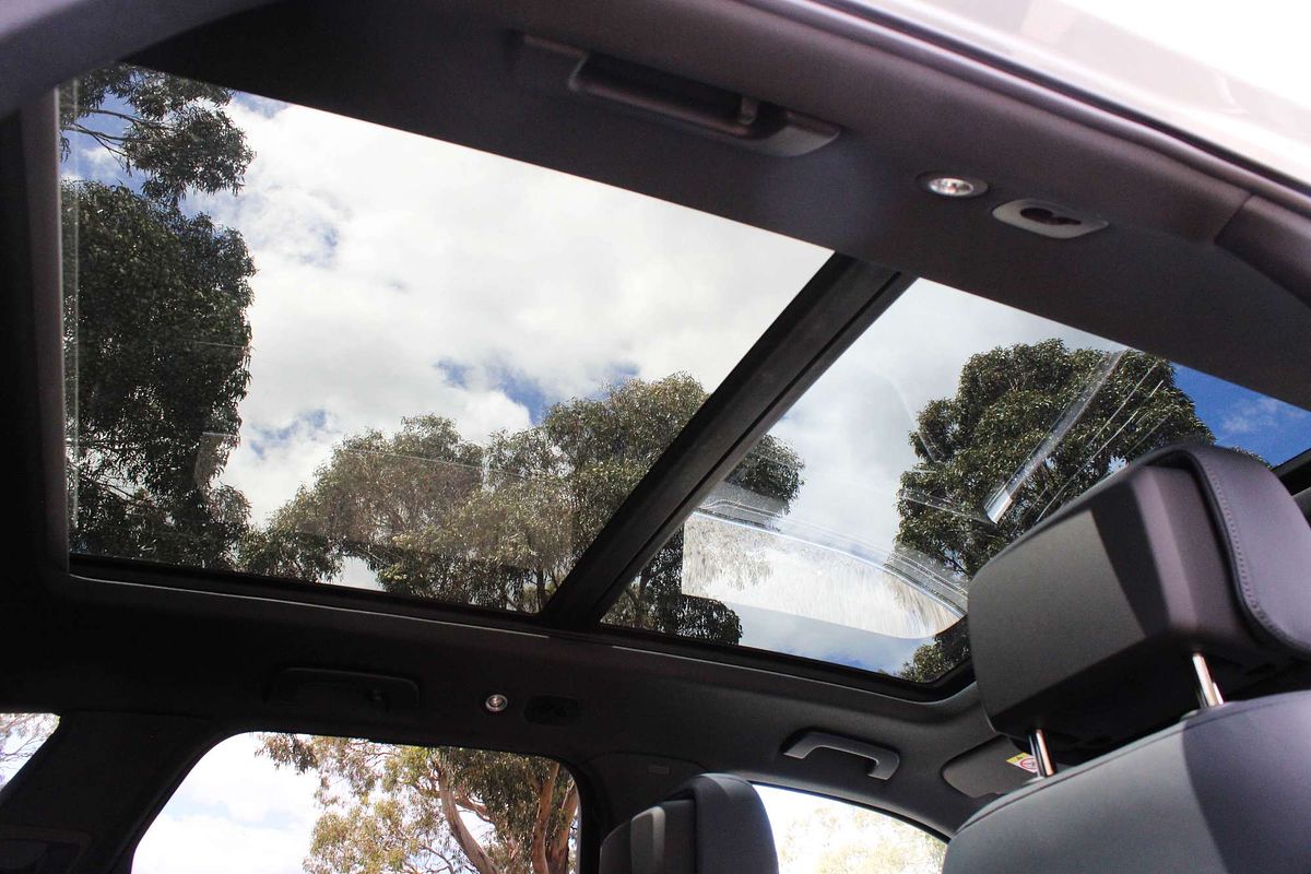 2025 Volkswagen Touareg 210TDI R-Line RC