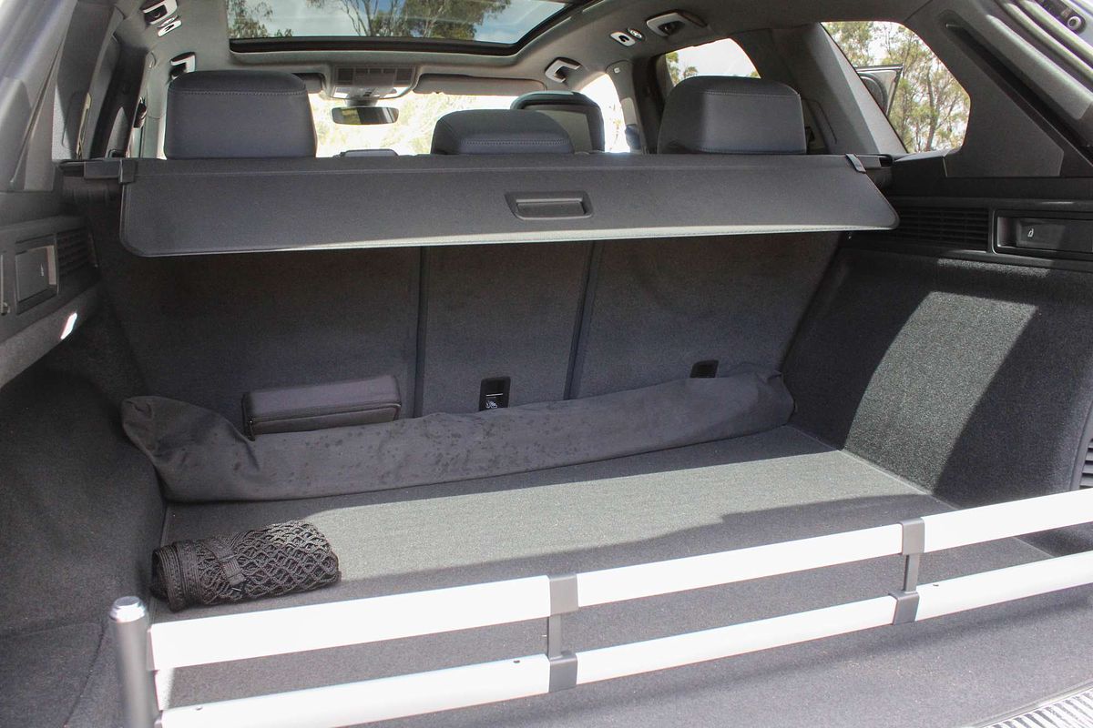 2025 Volkswagen Touareg 210TDI R-Line RC