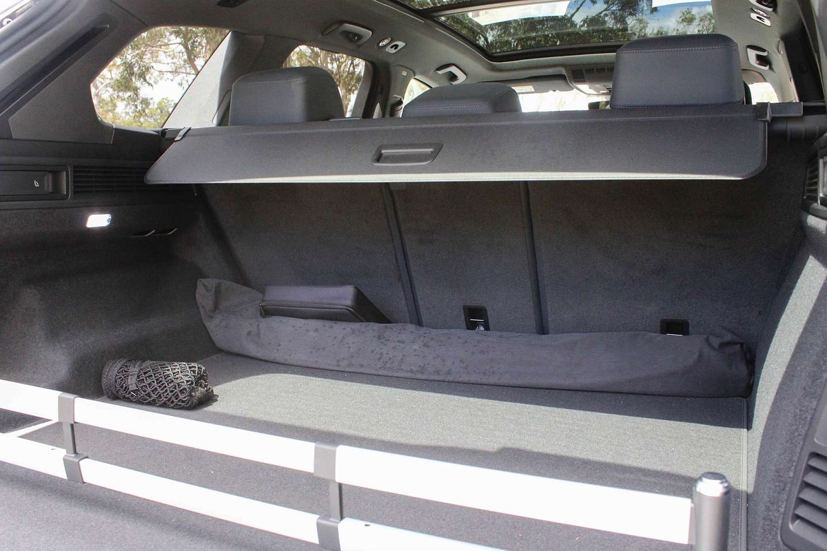 2025 Volkswagen Touareg 210TDI R-Line RC