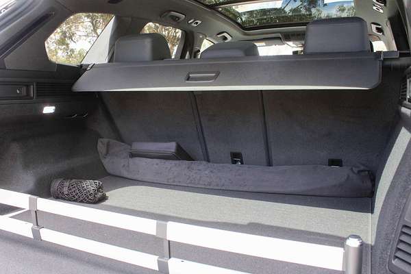 2025 Volkswagen Touareg 210TDI R-Line RC