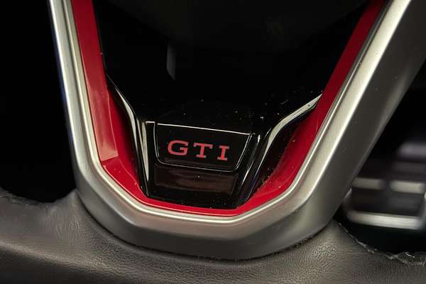 2022 Volkswagen Golf GTI 8