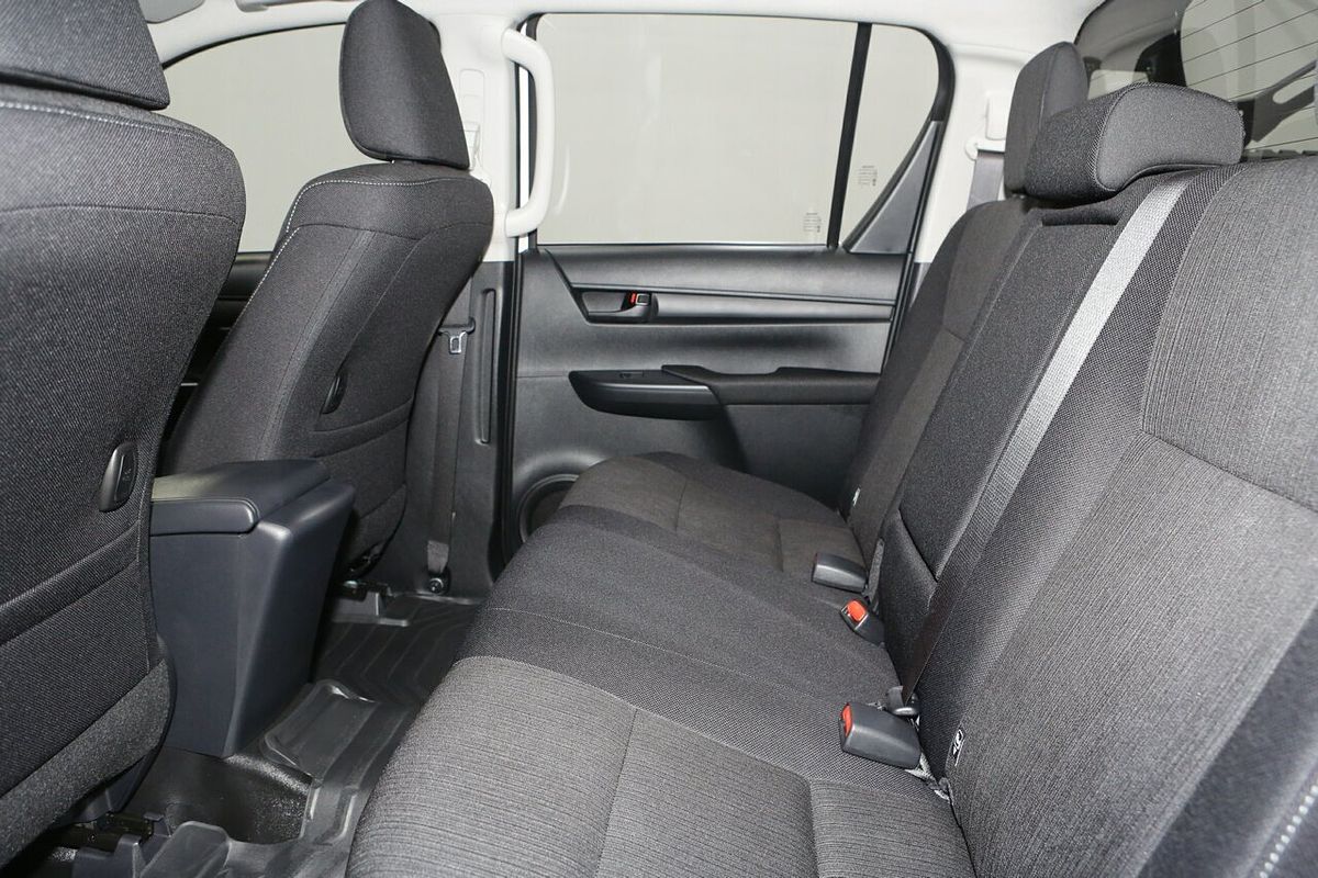 2025 Toyota Hilux SR GUN126R 4X4