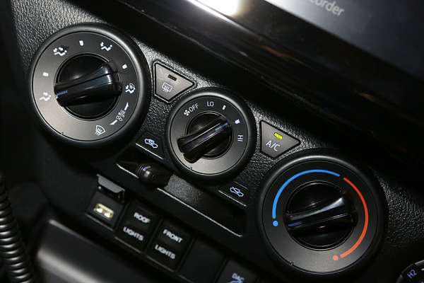 2025 Toyota Hilux SR GUN126R 4X4