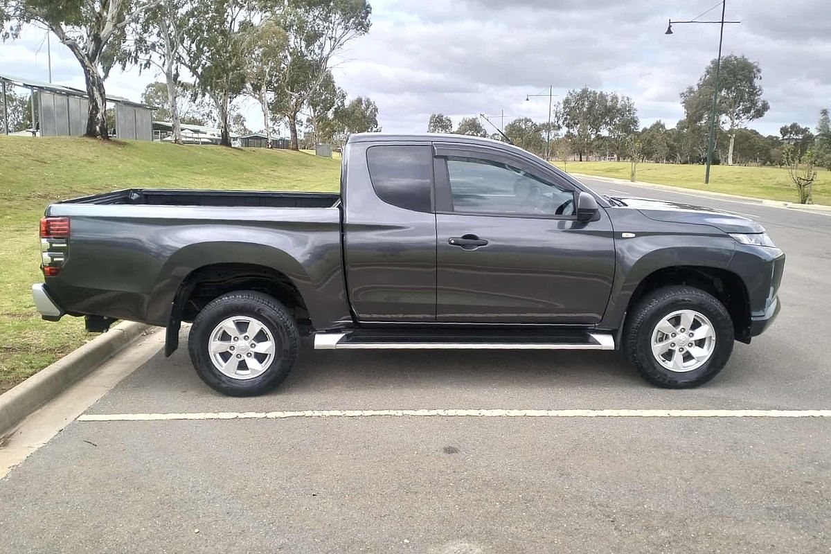 2022 Mitsubishi Triton GLX+ MR 4X4