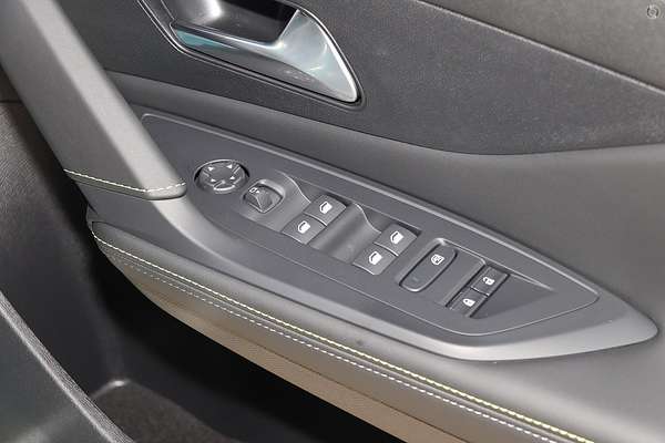 2025 Peugeot 308 GT Hybrid P51