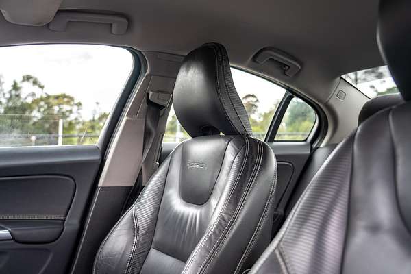 2013 Volvo S60 T6 R-Design