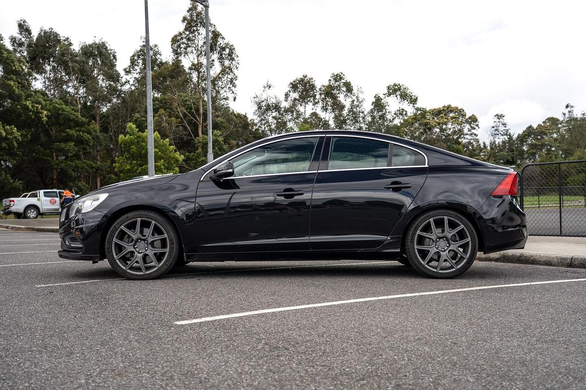 2013 Volvo S60 T6 R-Design