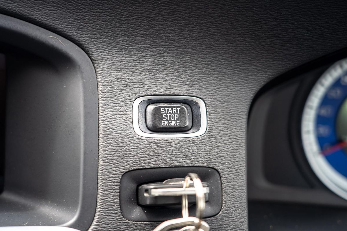 2013 Volvo S60 T6 R-Design