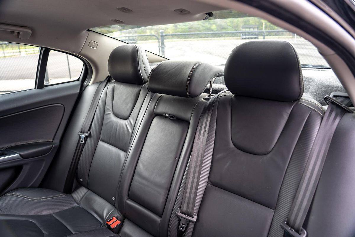 2013 Volvo S60 T6 R-Design