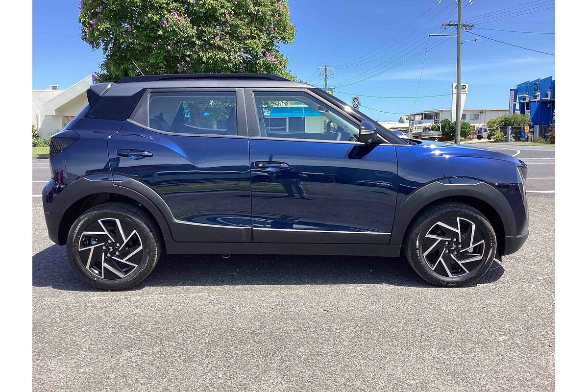 2025 Mahindra XUV3XO AX7L