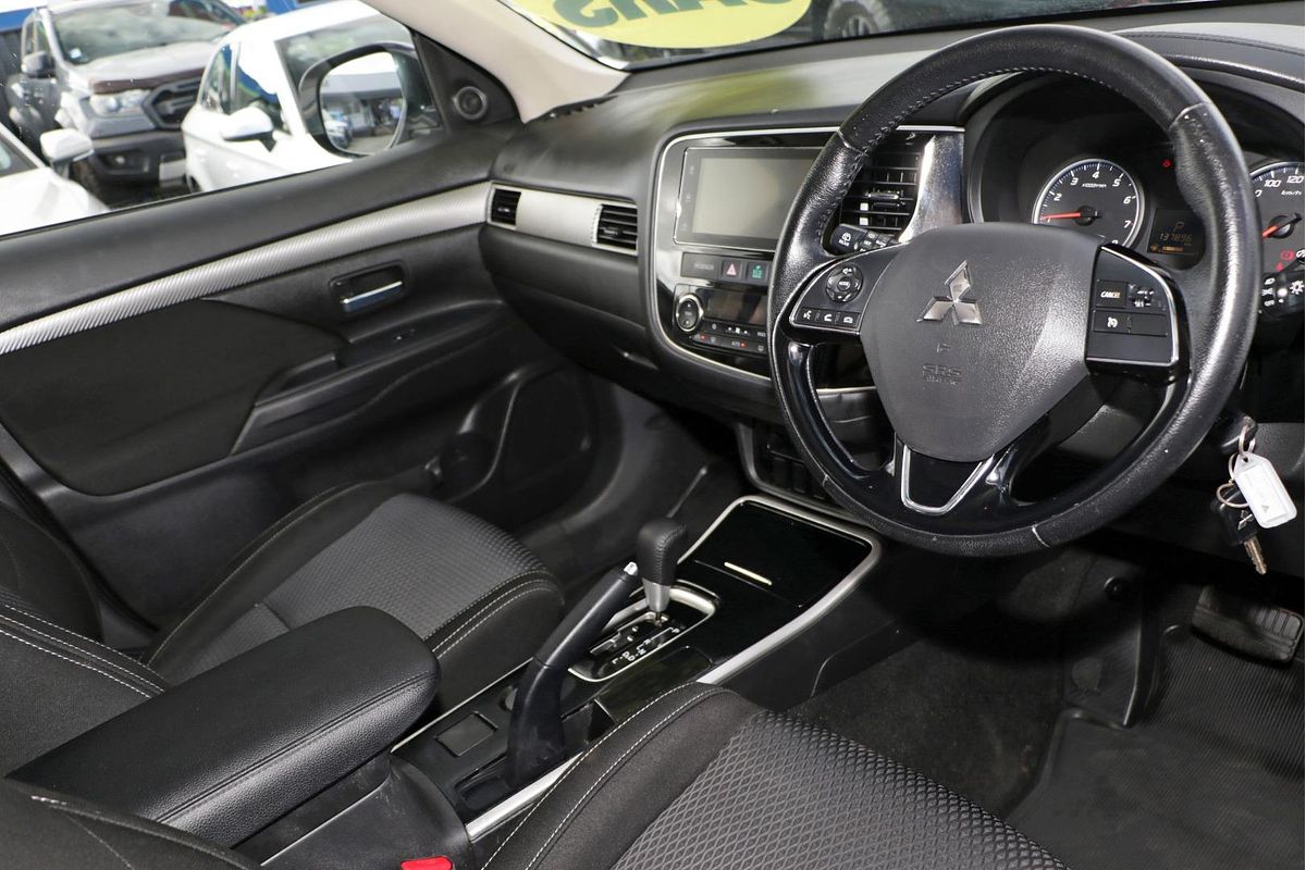 2016 Mitsubishi Outlander LS Safety Pack ZK