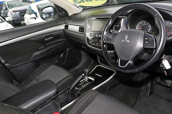 2016 Mitsubishi Outlander LS Safety Pack ZK
