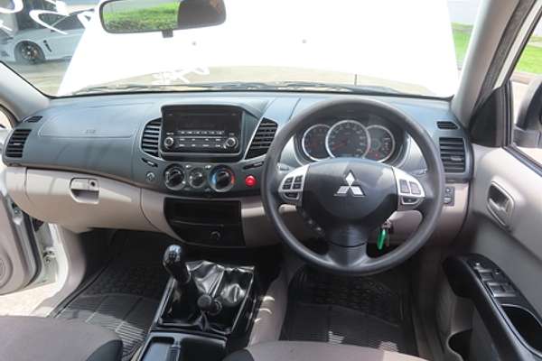 2014 Mitsubishi Triton GLX MN 4X4