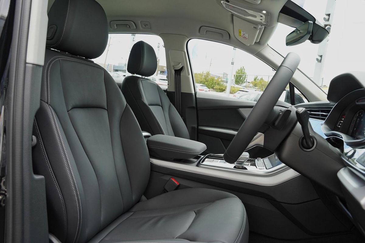 2025 Audi Q7 45 TFSI 4M