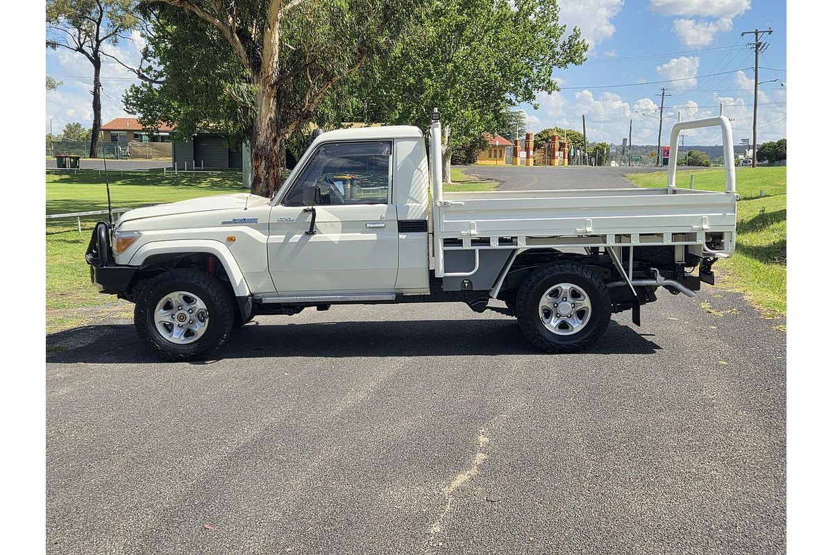 2020 Toyota LC Military LC Military GXL 4.5L T Diesel Manual Single C/Chassis