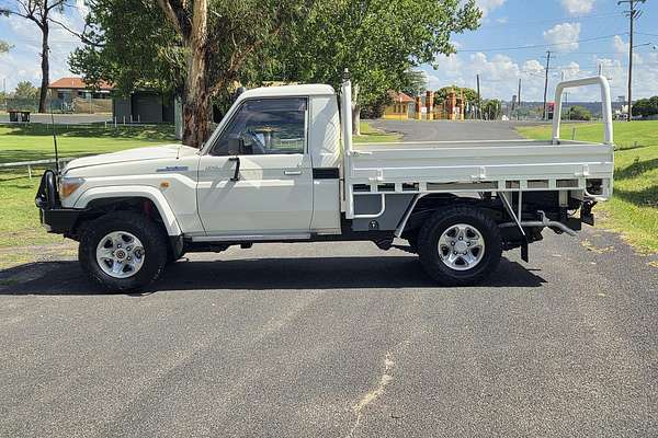 2020 Toyota LC Military LC Military GXL 4.5L T Diesel Manual Single C/Chassis