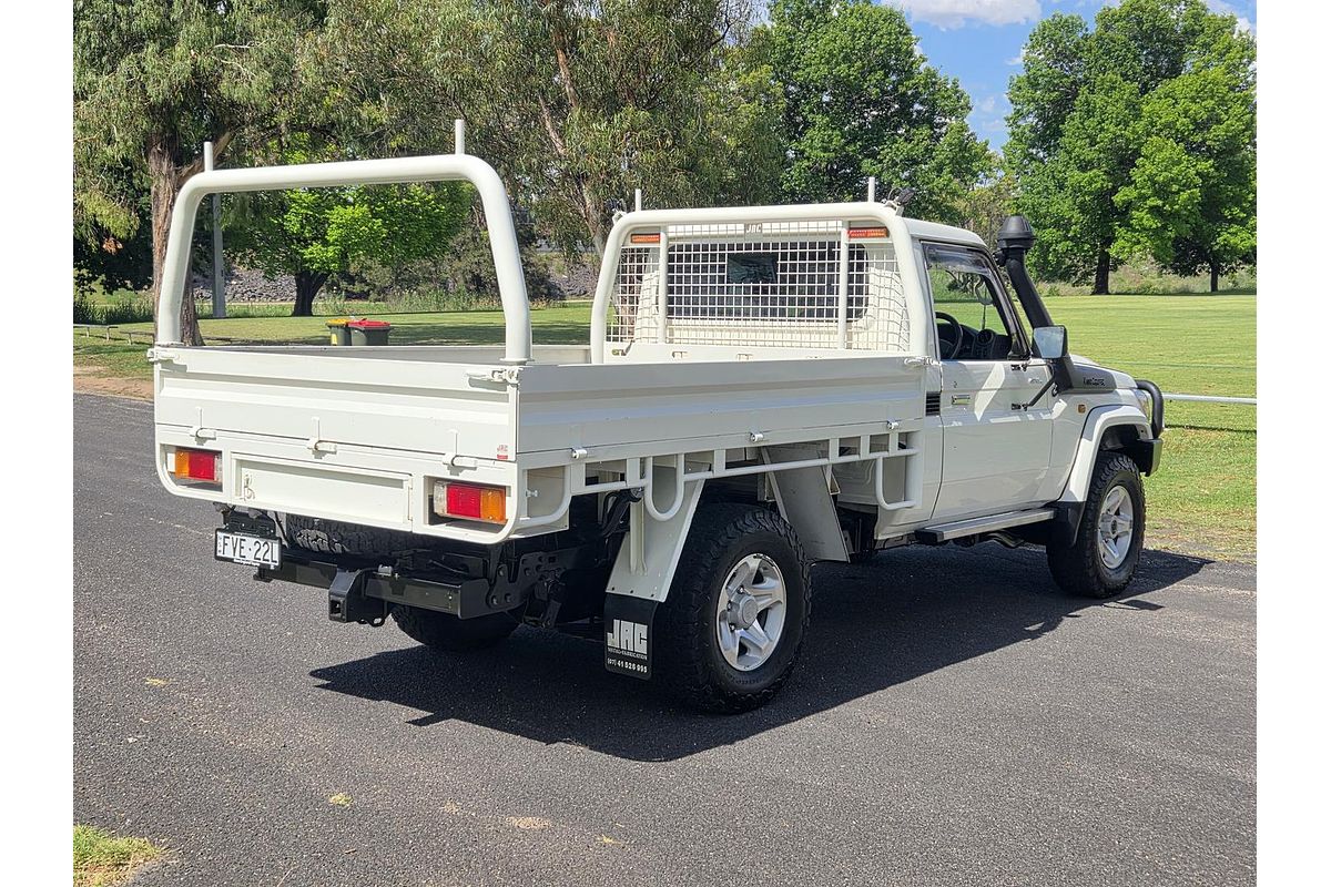 2020 Toyota LC Military LC Military GXL 4.5L T Diesel Manual Single C/Chassis