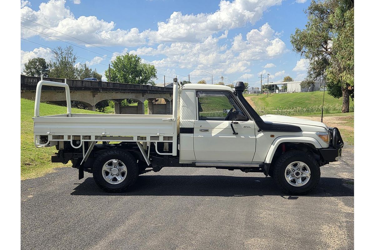 2020 Toyota LC Military LC Military GXL 4.5L T Diesel Manual Single C/Chassis