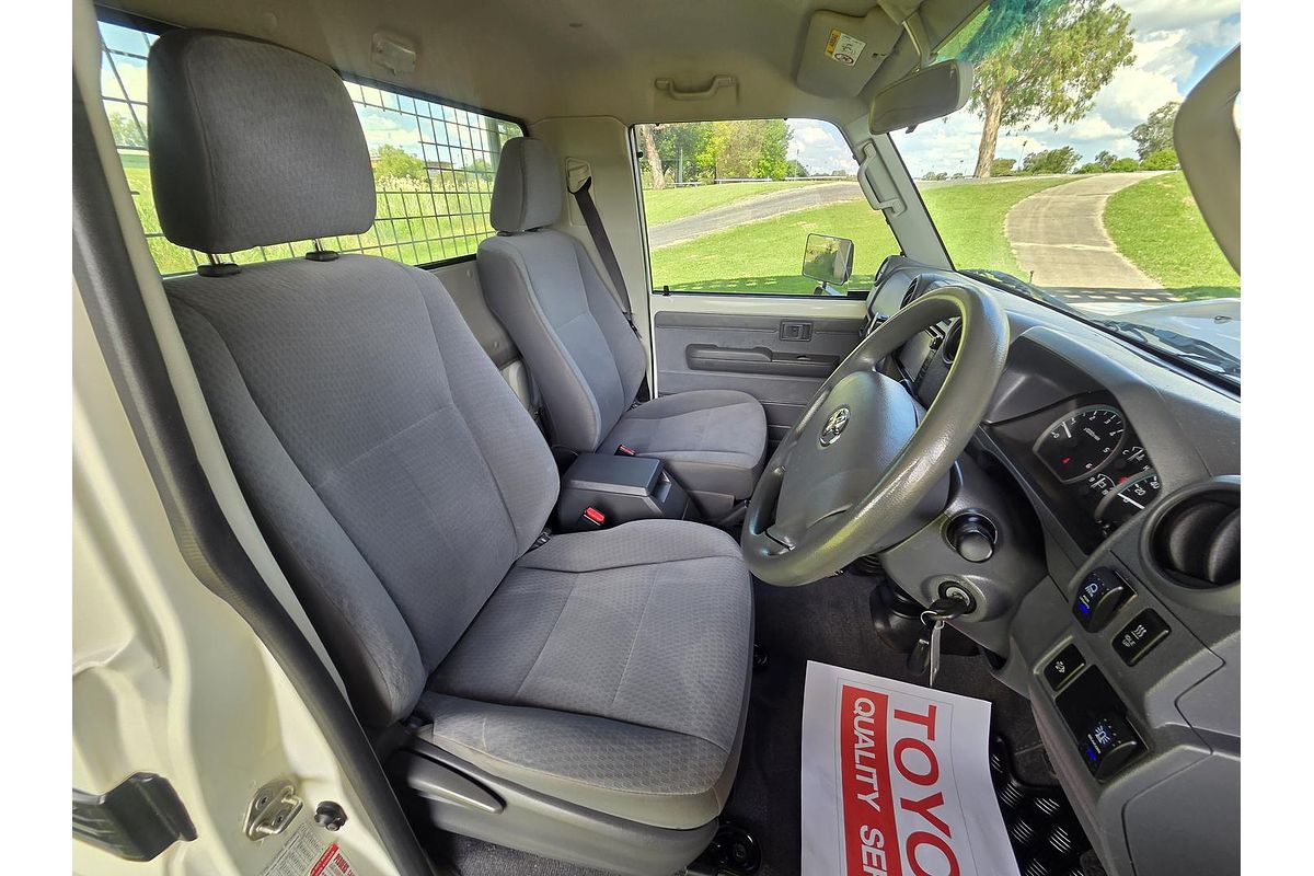 2020 Toyota LC Military LC Military GXL 4.5L T Diesel Manual Single C/Chassis