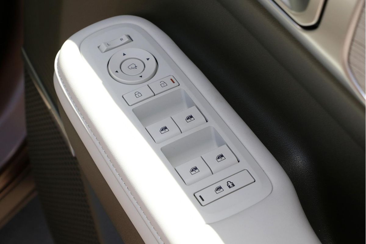 2025 Hyundai Santa Fe Hybrid Calligraphy MX5.V1