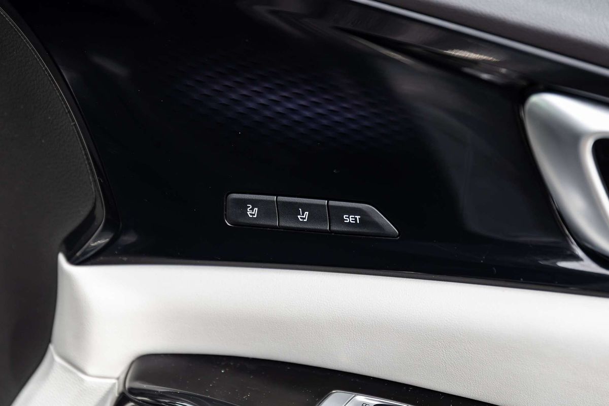 2023 Kia Carnival Platinum KA4