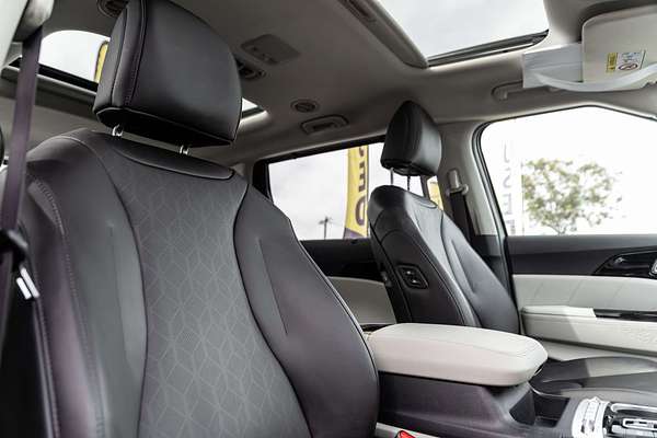 2023 Kia Carnival Platinum KA4