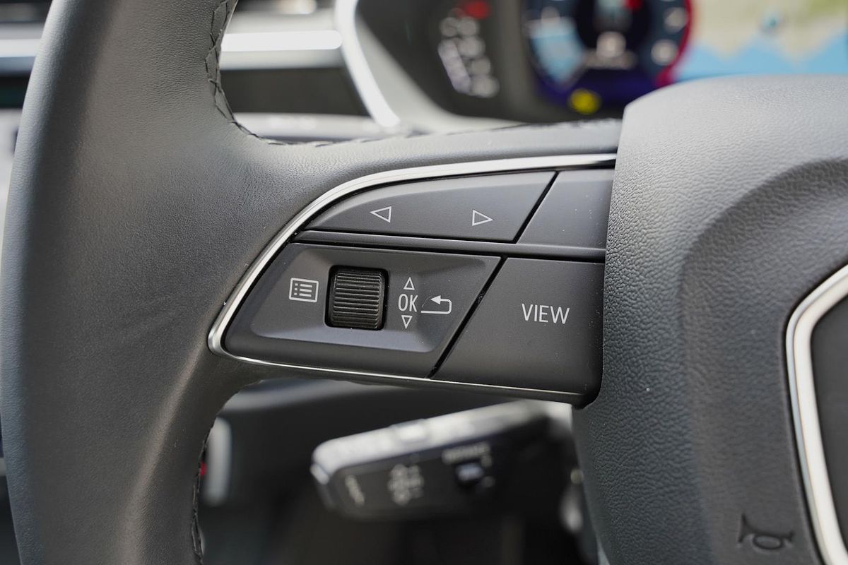 2025 Audi Q3 35 TFSI S line edition F3