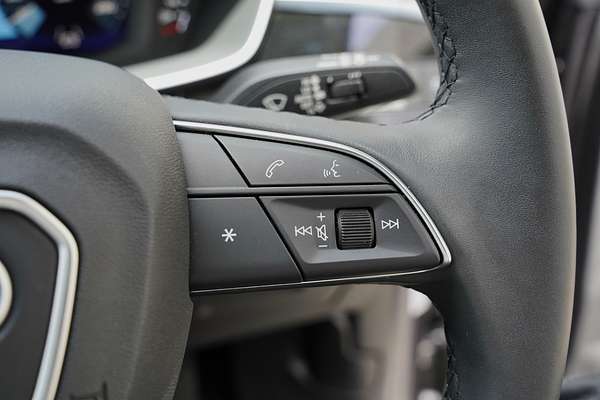 2025 Audi Q3 35 TFSI S line edition F3