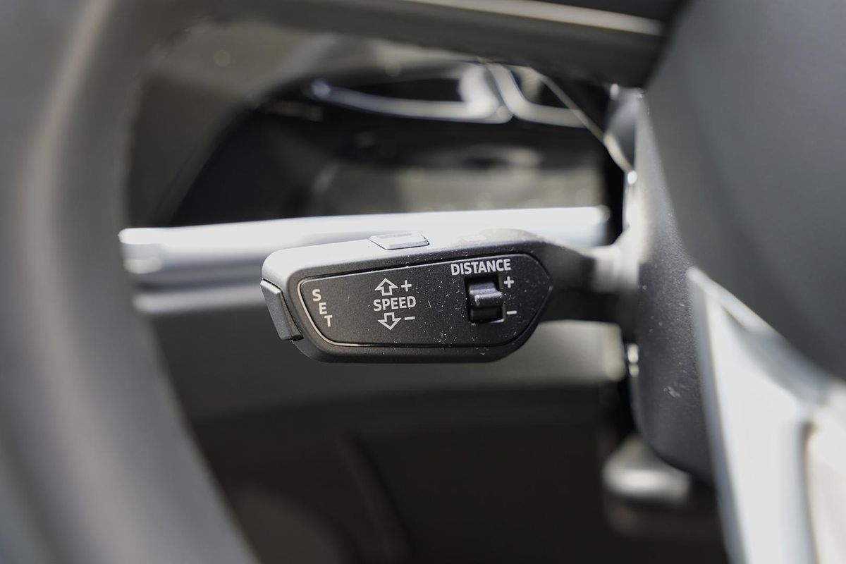 2025 Audi Q3 35 TFSI S line edition F3