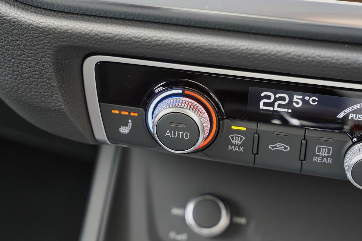 2025 Audi Q3 35 TFSI S line edition F3