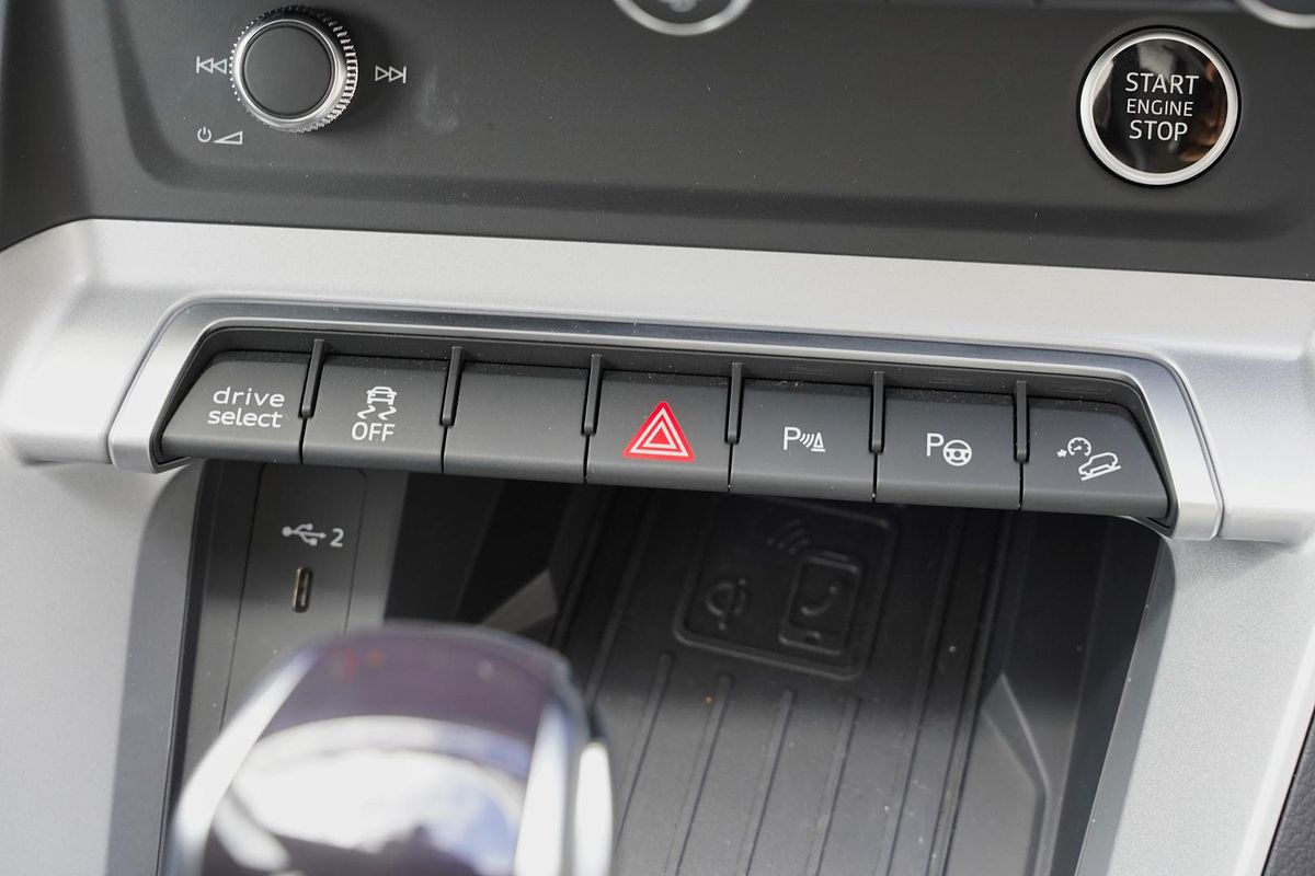 2025 Audi Q3 35 TFSI S line edition F3