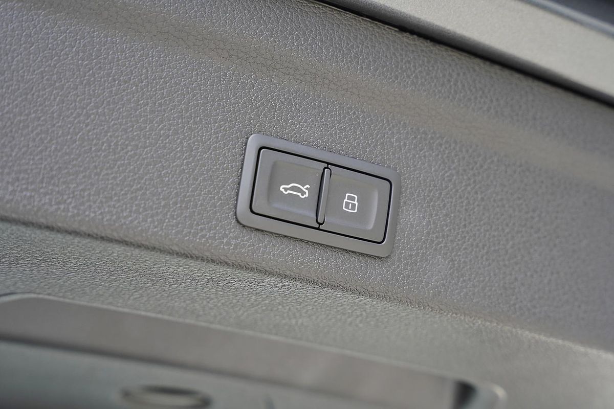 2025 Audi Q3 35 TFSI S line edition F3