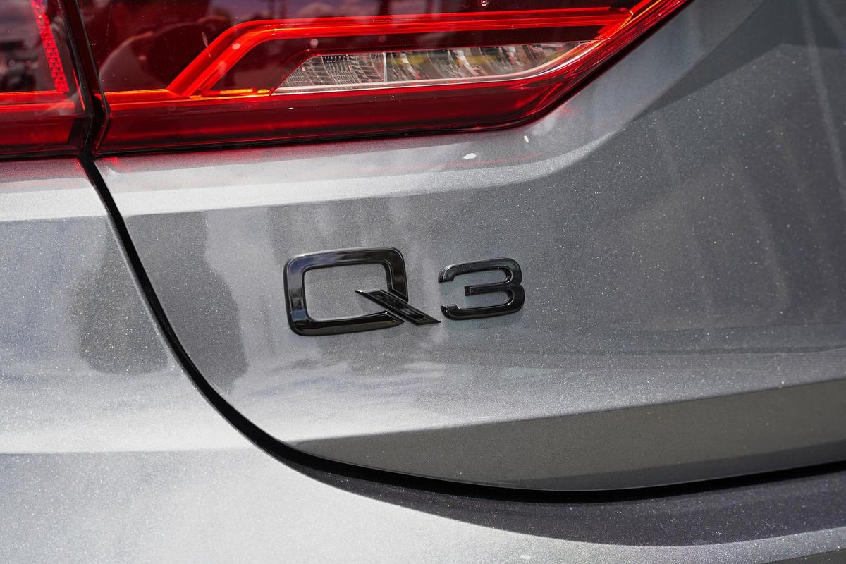 2025 Audi Q3 35 TFSI S line edition F3