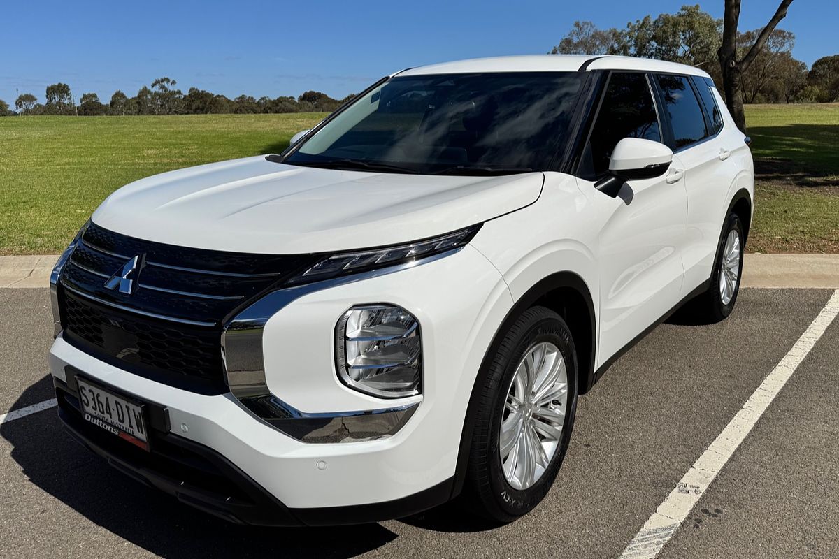 2023 Mitsubishi Outlander ES ZM