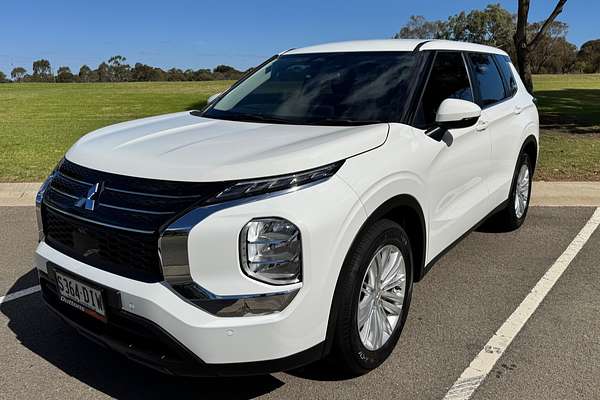 2023 Mitsubishi Outlander ES ZM