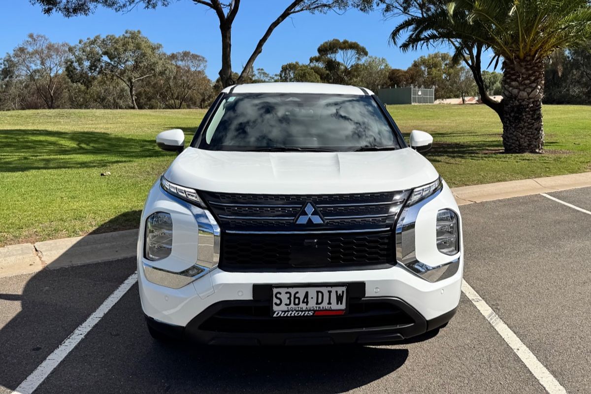 2023 Mitsubishi Outlander ES ZM